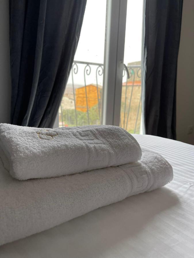 Casa Iulia Hotel Haro Bagian luar foto